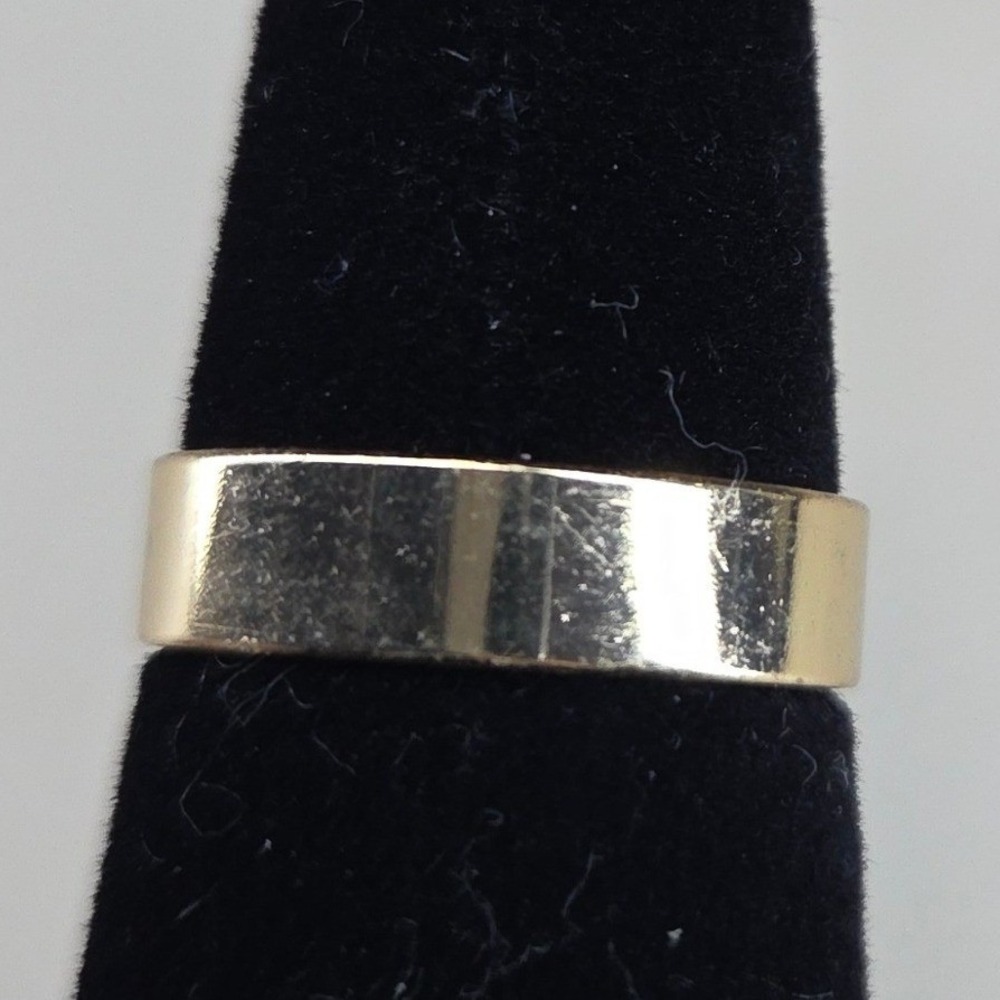 Gold Tone Flat Cigar Band Type Ring Size 8 Minimalist Wide Smooth Band Unbranded - Picture 4 of 7